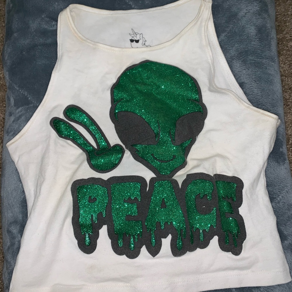 Iheartraves alien crop top